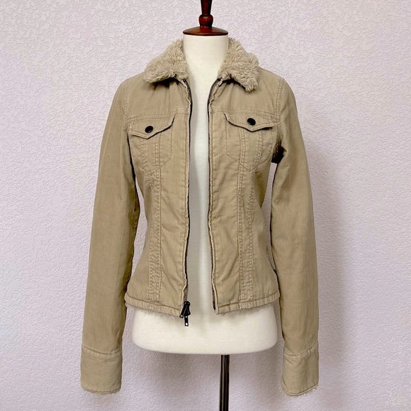 Abercrombie & Fitch Jackets & Blazers - Abercrombie & Fitch vintage tan corduroy jacket with shearling accents